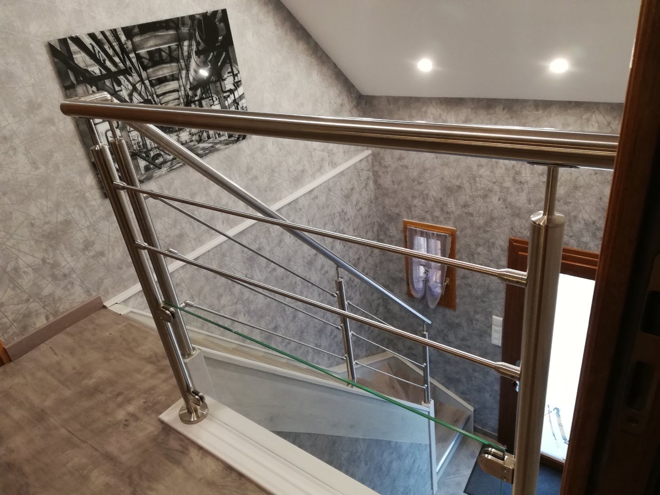 Lire la suite à propos de l’article Chantier du mois : rénovation complète d’un escalier avec garde-corps et parquet assorti