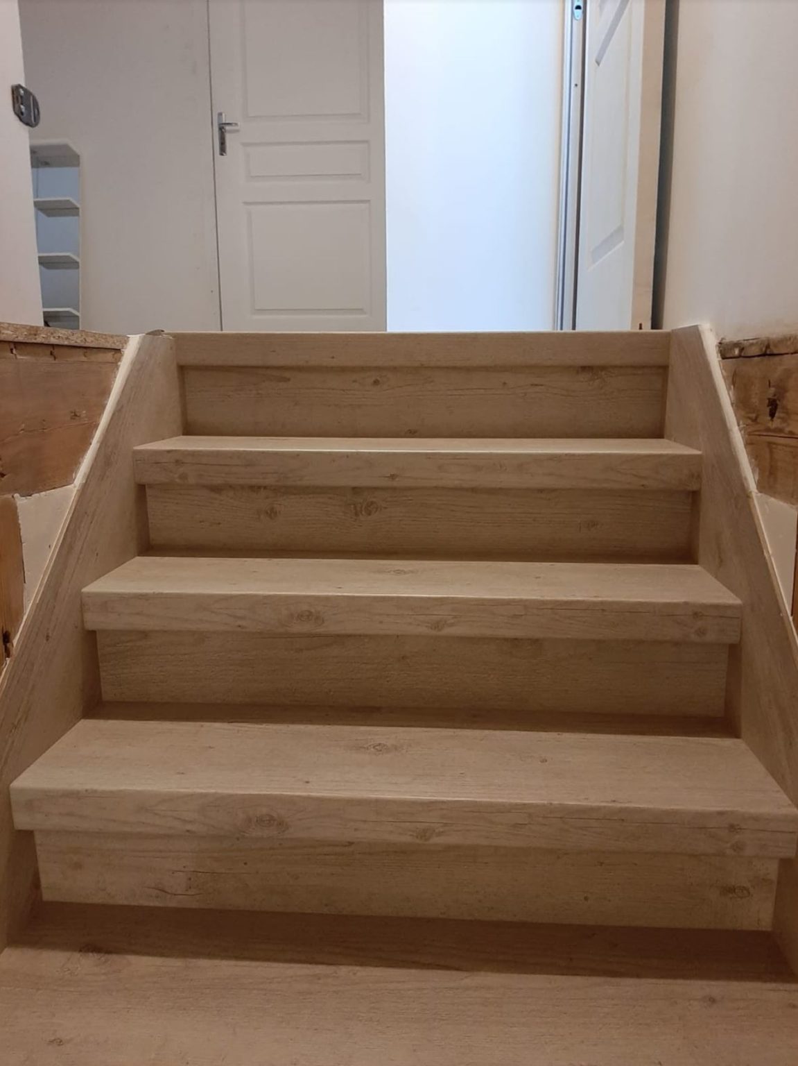 Votre vieil escalier est moche, craque, grince ? Rénovezle par — free download